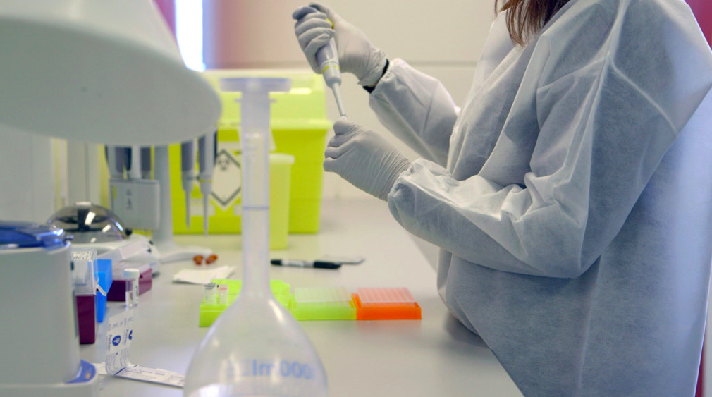 用棉簽采集你嘴里的DNA，根據(jù)它的特征定制一條專屬圍巾
